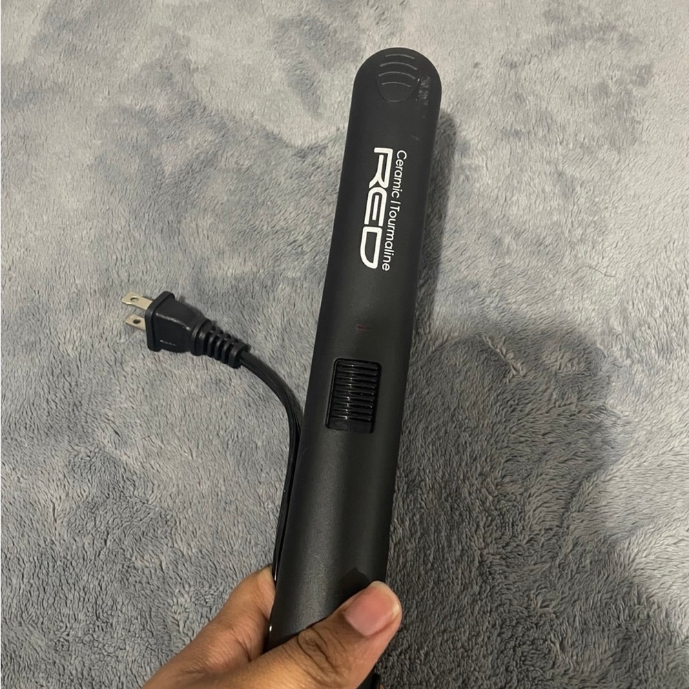 RED Black Hair Straightener